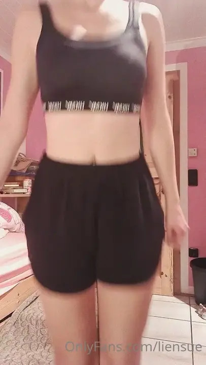 Liensue Shows Off Her Sexy Body In Gym Clothes - ePornLeak