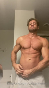 Dom King [ king_media ] - Afternoon titty play to celebrate a wonderful day 😋