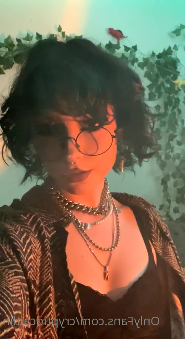 c a i t l i n [ cryptidcaitlin ] - Hey everybody!!   Apologies for the radio silence recently I have - ePornLeak