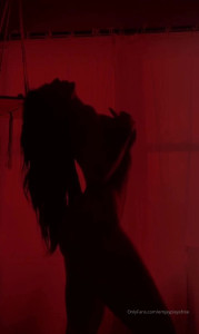 Emjayplaysfree - Good morning  Who wants to clap this ass for me