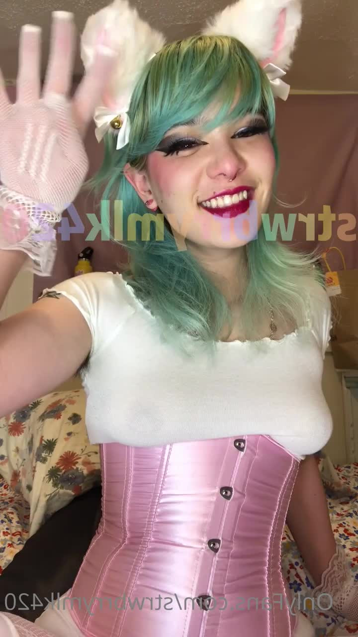 Veronika Strawberry [ strwbrrymlk420 ] - My favorite toy  She gets the job done quick - ePornLeak