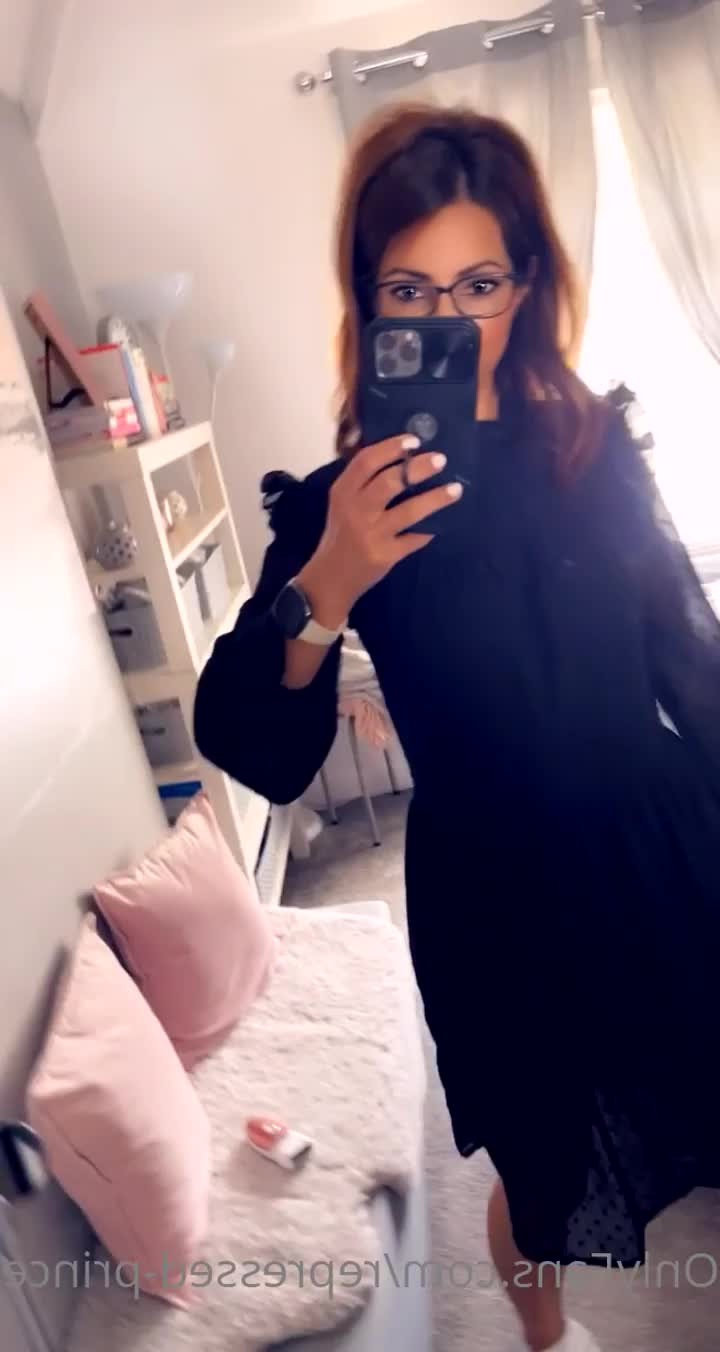 Leyla [ repressed-princess ] - Practicing my smolder, uncensored <3 Do something fun this weekend - ePornLeak