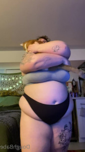 doughbabe [ doughbabebbw ] - Should my girl spread her legs wide for
