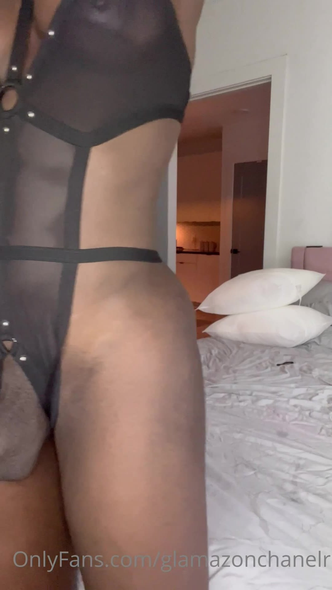 THE BIG🍆WOMAN👸🏿( FREE PAGE) [ glamazonchanelr ] - Aftermath of a nice oily rub down. Coconut oil always feel so good on - ePornLeak