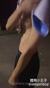 體育小王子 [ sexysmboy ] - Spy cam capture me in heels and pink stockings in the bathroom.