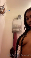 Anaalee9 Exposes Her Tits On Shower