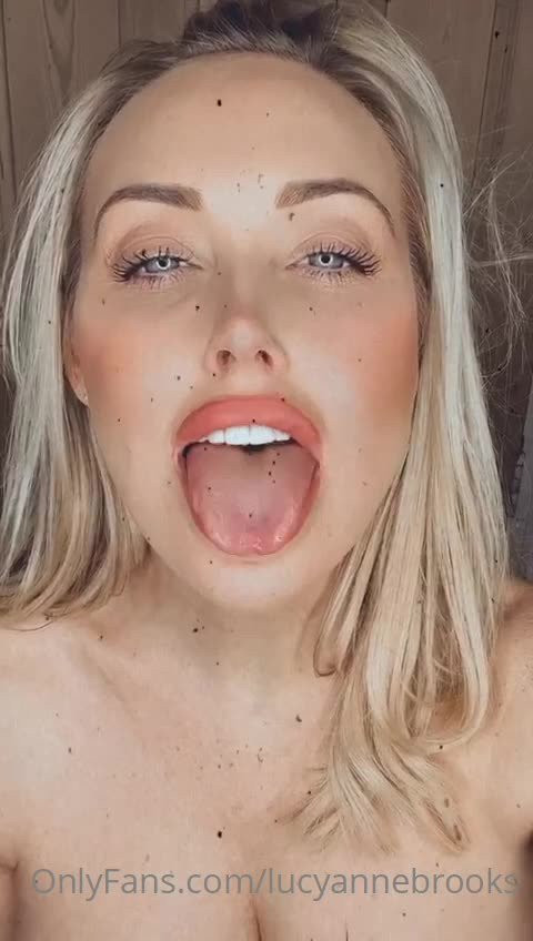 Lucy-Anne Brooks [ lucyannebrooks ] - Mirror mirror 💖 - ePornLeak