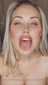 Lucy-Anne Brooks [ lucyannebrooks ] - Mirror mirror 💖
