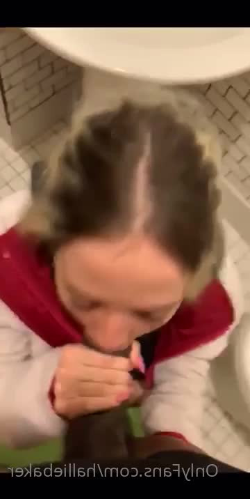 Hallie Baker [ halliebaker ] - Wanna touch it - ePornLeak