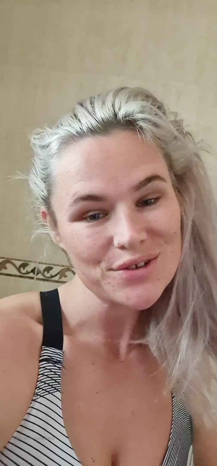 Abi Fox [ abifox12 ] - HORNY BABE @victoria_blackk😈😈😈Follow her link - ePornLeak