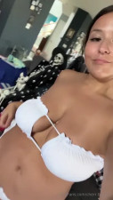 Cherr.Bearr22 Shows Her Tits And Twerks