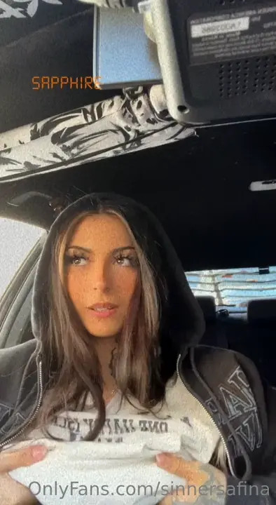 Sinnersafina Lifts Shirt Exposing Her Nipples - ePornLeak
