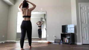 Lucy [ loopyy ] - Worshipping my feet turns me on #facts