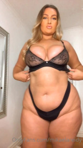 ____mkay [ mikaelareidy ] - En 2 hrs nos vemos en vivo  Quien va a estar ahí