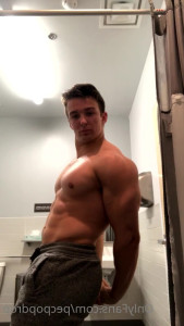 Major Pectoralis [ majorpectoralis ] - Already started decorating my room for Valentine's Day and can't wait