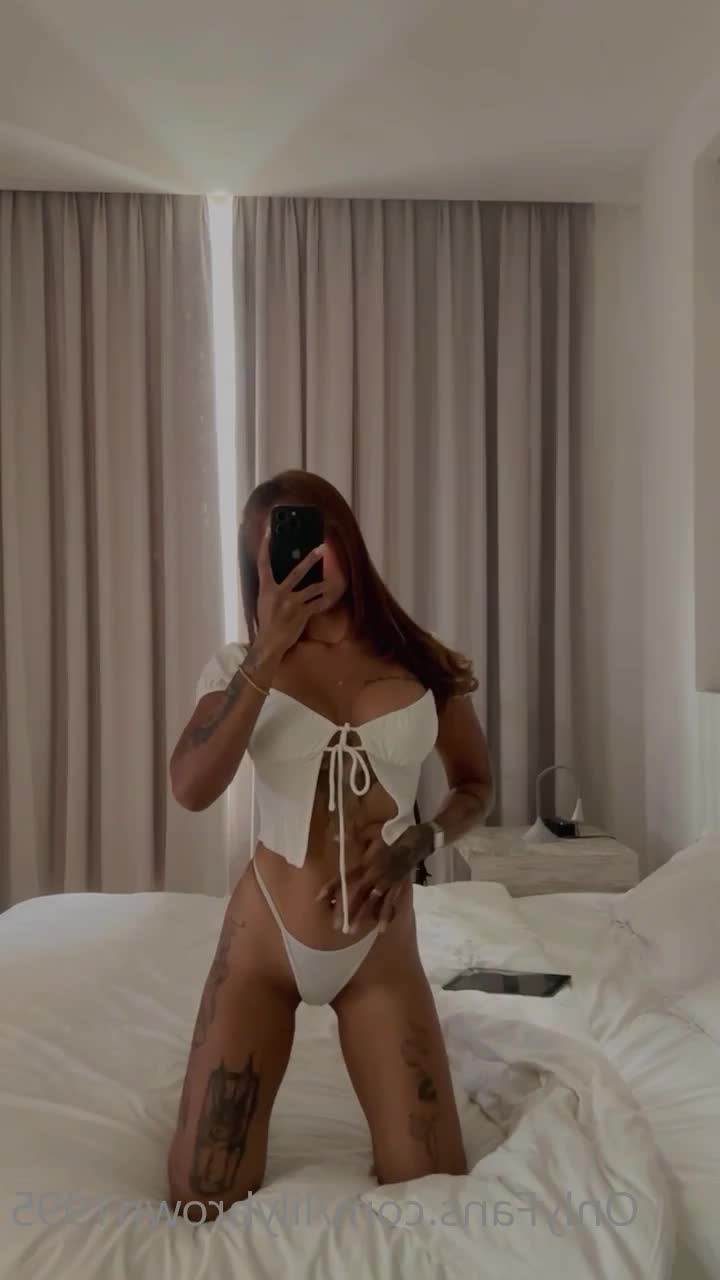 Lily [ lilybrown1995 ] - Giddy up babe 😈 ... do you have something I can ride? 🤠 - ePornLeak