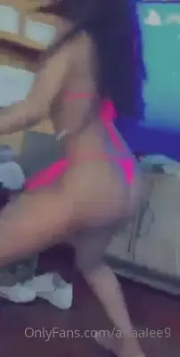 Anaalee9 Shaking Her Ass In Her Pink Bikini - ePornLeak