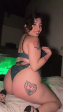 Desititsworth Shows How She Grinds On The Bed