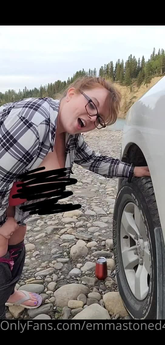 Emma Stoned [ emmastoned420free ] - They say if you want something you'd gotta grab it with both hands😜 - ePornLeak