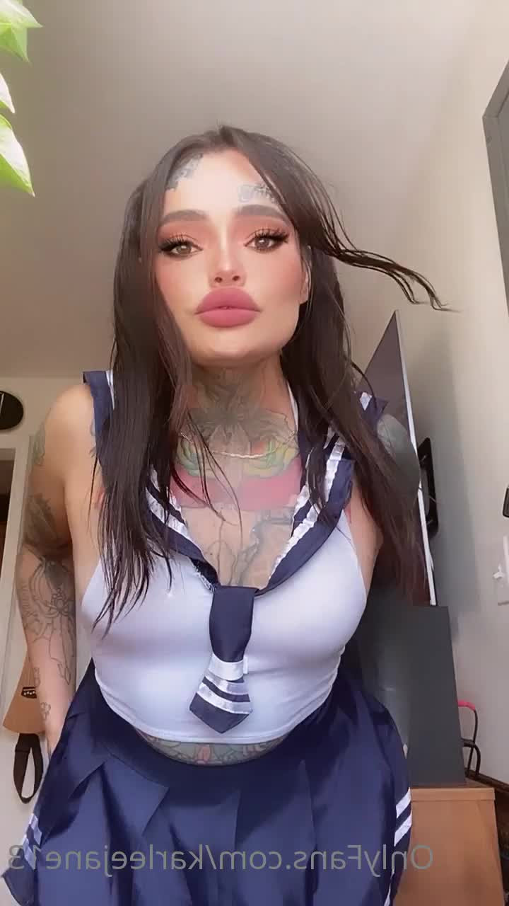 karlee Jane [ karleejane13 ] - Have a happy Friday  Are you as excited about Christmas as me - ePornLeak