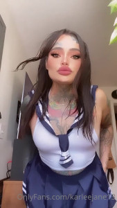 karlee Jane [ karleejane13 ] - Have a happy Friday  Are you as excited about Christmas as me