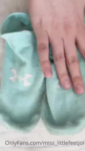 Miss Littlefeetjoi [ miss_littlefeetjoi ] - Mmm, you want to feel all my skills on your own?🥵
