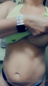 Midwest Mom [ midwestmom77 ] - Helloooo I am just so horny tonight!!😍