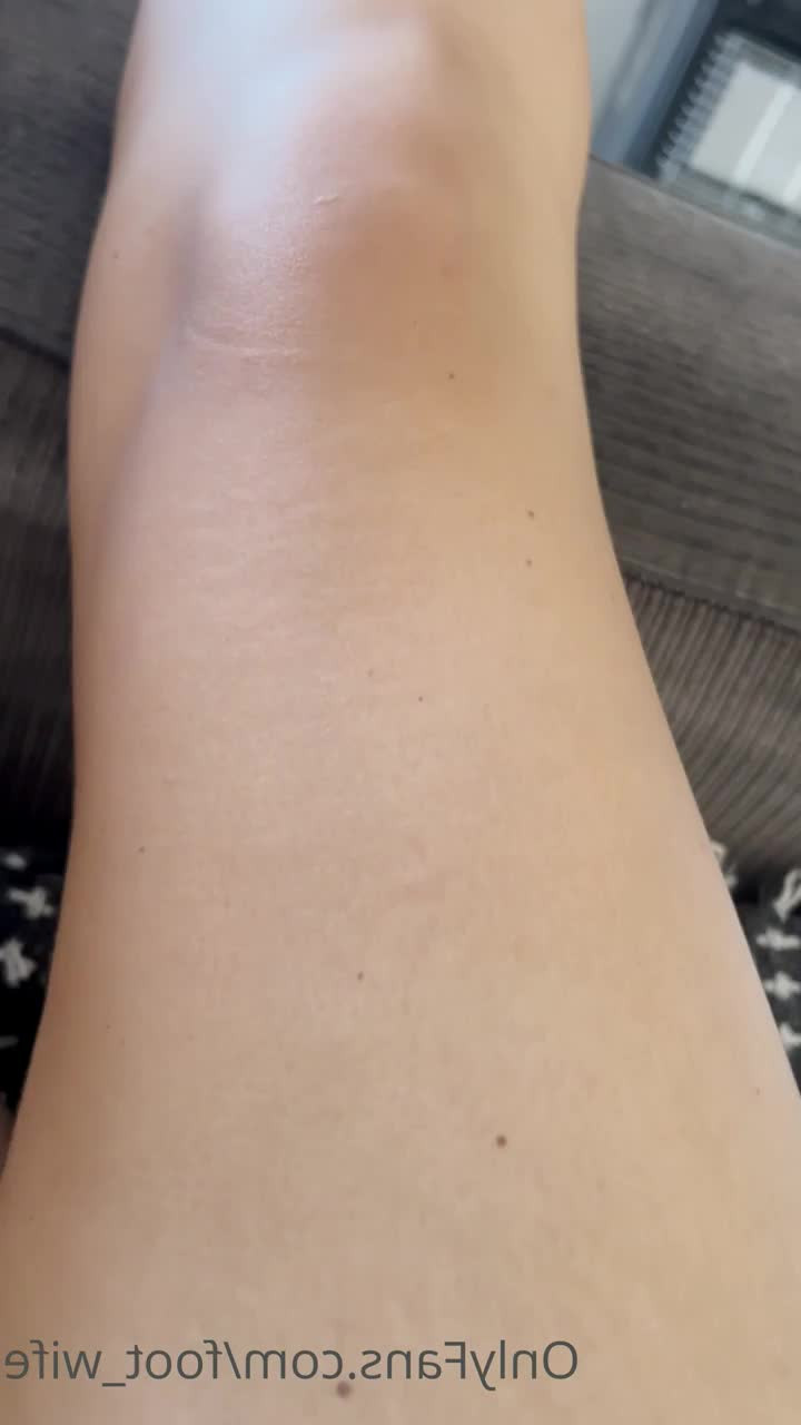 Footwife [ foot_wife ] - get these clothes OFF! sweat session 🥵💦 - ePornLeak