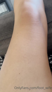 Footwife [ foot_wife ] - get these clothes OFF! sweat session 🥵💦