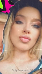 Alexa❤️‍🔥Love [ alexablonda ] - I need a sugar daddy 😥 any takers?