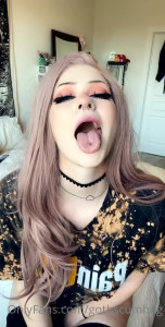 rae [ gothscumbag ] - This has and will be the best year ever I really need a big win and