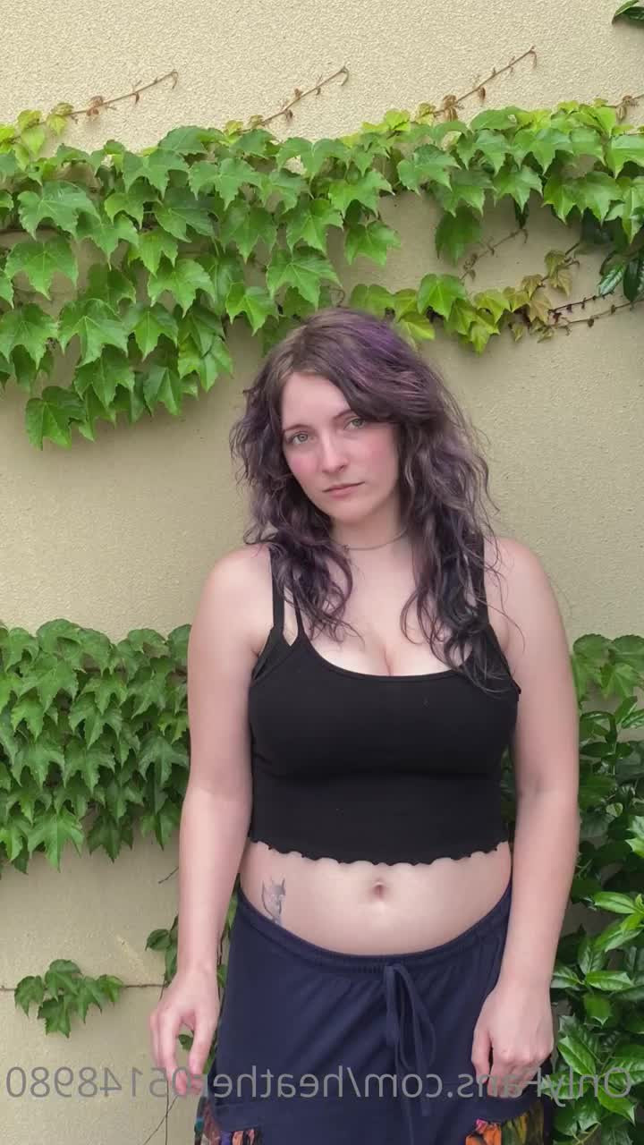 xHeatherBryantx [ heather05148980 ] - Short dresses are the best ☺️ - ePornLeak