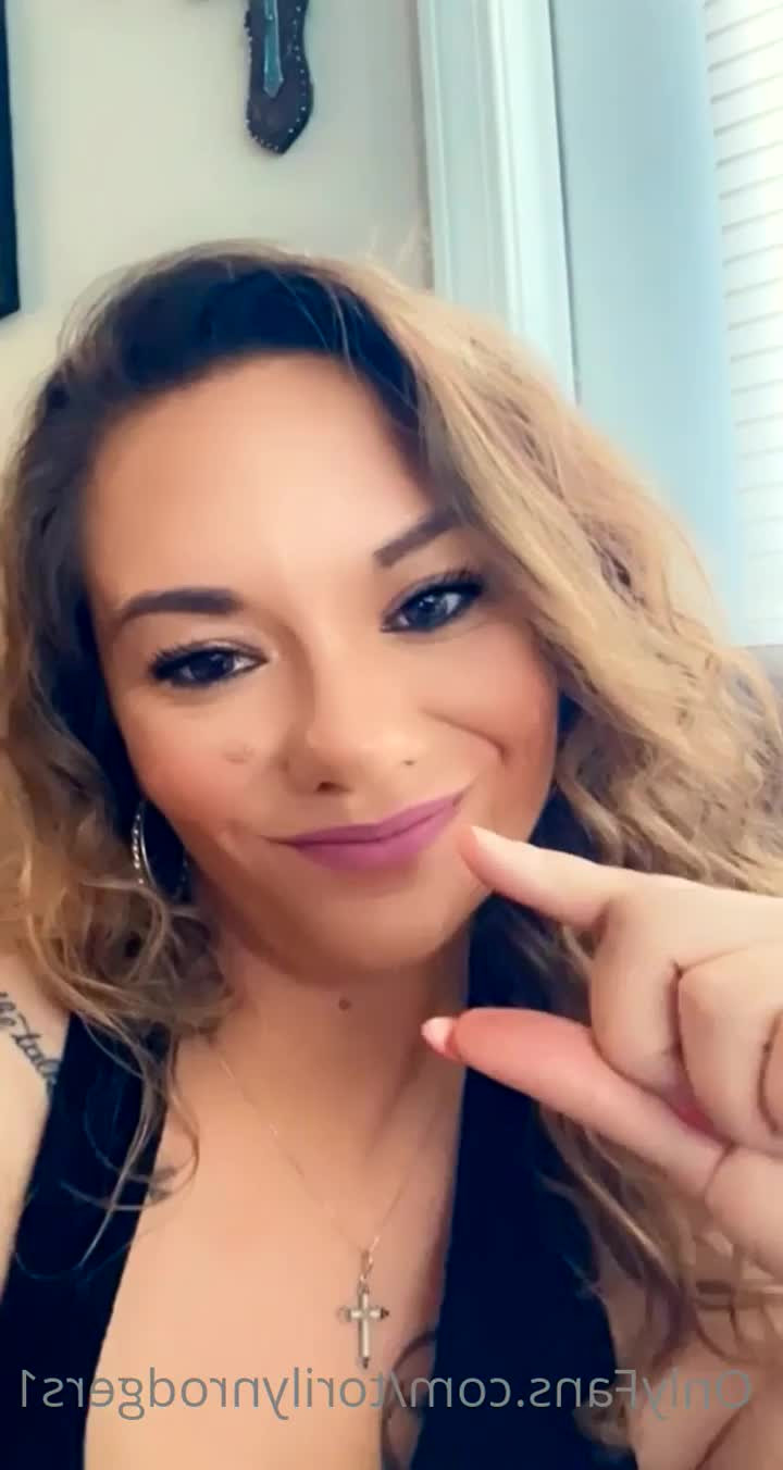 💋Tori Lyn💋 [ torilynrodgers1 ] - Oh hey how was work today? - ePornLeak