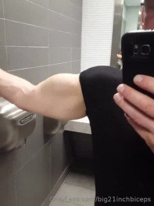 Mastersbodybuilder [ big21inchbiceps ] - Happy Humpday