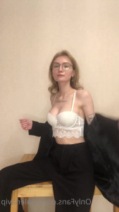 𝐌𝐚𝐥𝐞𝐧𝐚 𝐂𝐡𝐞𝐫𝐫𝐲🍒 [ malenavip ] - Me getting fucked by this huge dick