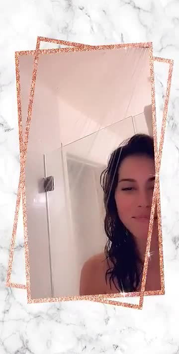 Liz Moonz [ liz_moonz ] - I wish you could still smoke in restaurants... Your under the table - ePornLeak