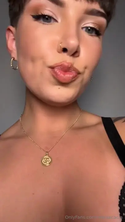 A Quick Tease At Miyaacacia's Pussy - ePornLeak