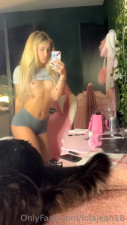Lolajean18 Takes Selfie While Tits Exposed