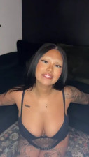 Deadbeatworld Teases In Sexy Lingerie