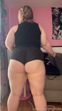 Lxves Twerks Her Phat Ass