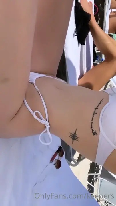 Keepers Flaunts Bikini Bod On The Beach - ePornLeak