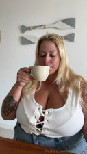 Affableanna's Coffee And Huge Tits