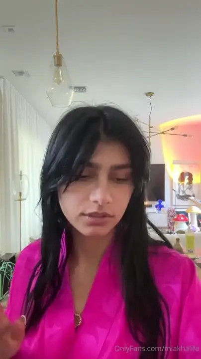 Mia Khalifa Shows Off Her Tits And Her G-string - ePornLeak