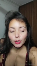 Nasty Annepretty Starts Rubbing Her Pussy