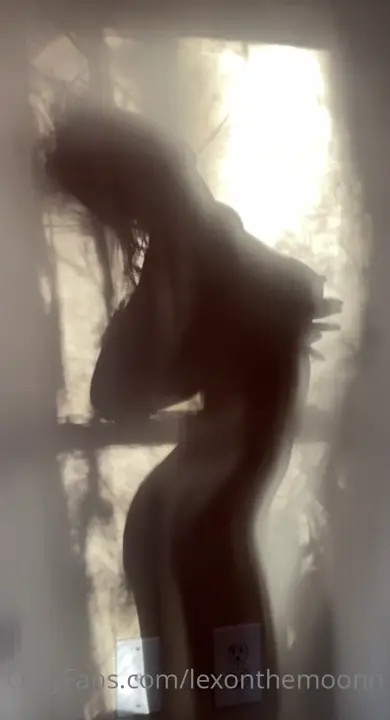 Lexonthemoonn Silhouette Of Her Nude Bod - ePornLeak