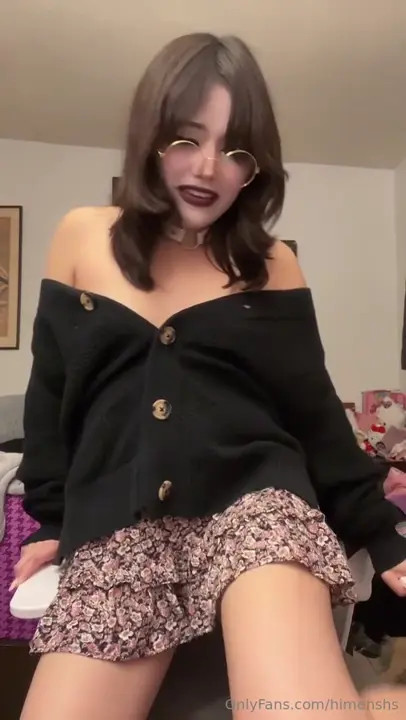 Himehshs Sucks And Sticks A Dildo In Her Pussy - ePornLeak