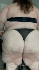Shakes Her Massive Ass To Tease