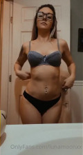 Lunamoonxx Flaunting Her Tits