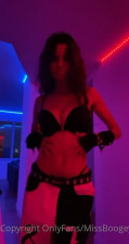 Mrsboogeyman Flaunting Her Sexy FIgure