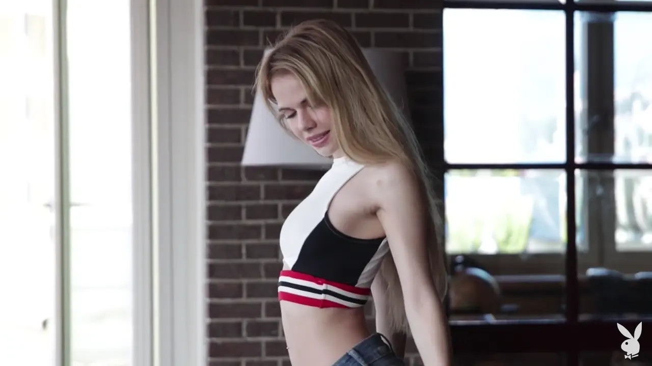 Alexandra Smelova Strips Sensually - ePornLeak